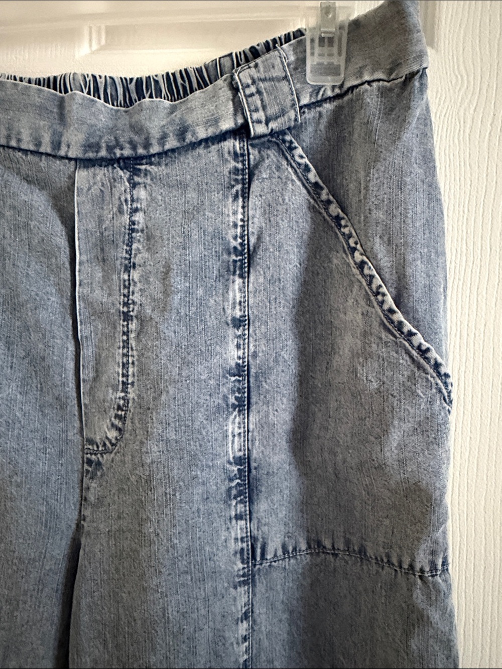 Jane + Delancey Light Wash Lyocell Chambray Wide Leg Cropped Pants - size Medium - Picture 3 of 11